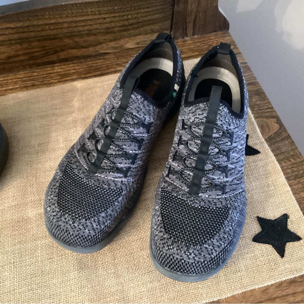 Women’s Kodiak Ortholite Steel Toe Shoes.   B4